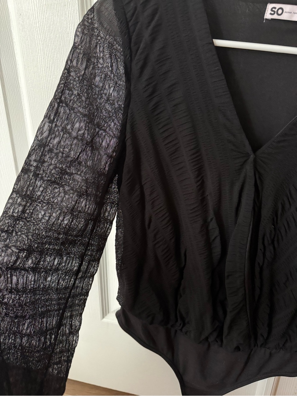 SO Black Textured V-Neck Long-Sleeve Bodysuit - Picture 2 of 4